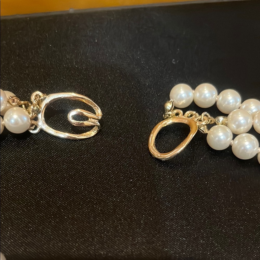 Elegant 3 Strand Pearl Necklace - Picture 4 of 5